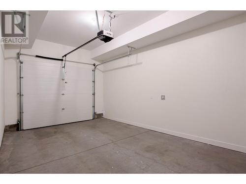 888 Patterson Avenue, Kelowna, BC - Indoor Photo Showing Garage