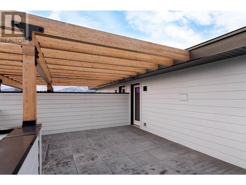 888 Patterson Avenue, Kelowna, BC - Outdoor With Exterior