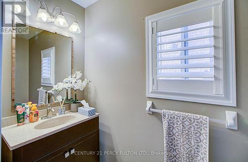 22 Down Crescent, Ajax, ON - Indoor Photo Showing Bathroom