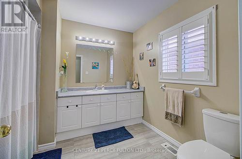 22 Down Crescent, Ajax, ON - Indoor Photo Showing Bathroom