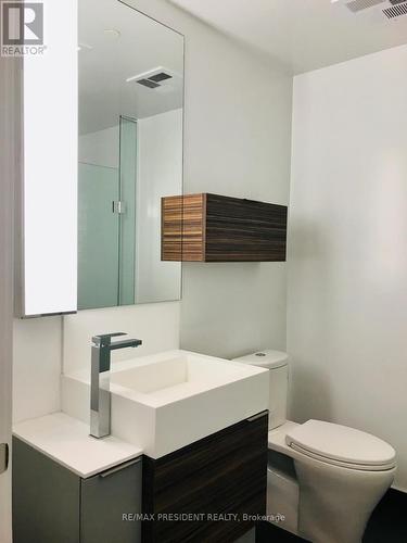 305 - 88 Scott Street, Toronto, ON - Indoor Photo Showing Bathroom