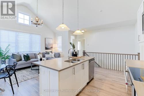 133 Yellow Birch Crescent, Blue Mountains (Blue Mountain Resort Area), ON - Indoor Photo Showing Kitchen With Double Sink