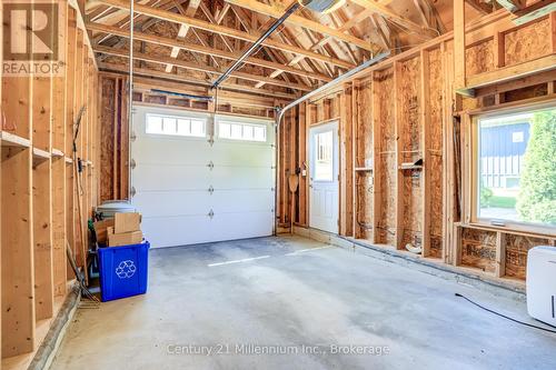 133 Yellow Birch Crescent, Blue Mountains (Blue Mountain Resort Area), ON - Indoor Photo Showing Garage