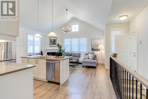 133 Yellow Birch Crescent, Blue Mountains (Blue Mountain Resort Area), ON - Indoor Photo Showing Kitchen