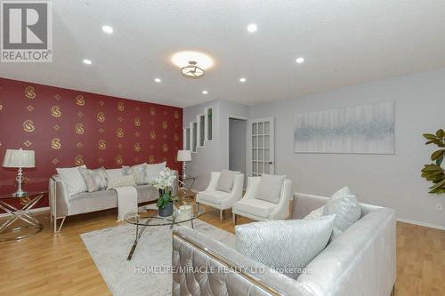 66 Ebby Avenue, Brampton, ON - Indoor Photo Showing Living Room