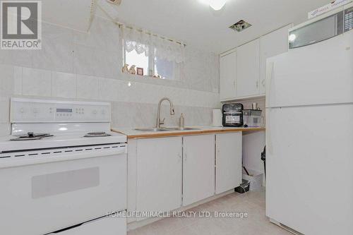 66 Ebby Avenue, Brampton, ON - Indoor Photo Showing Kitchen With Double Sink