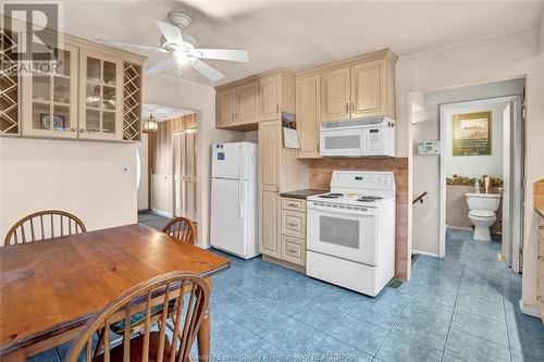 380 St. John Street, Windsor, ON - Indoor Photo Showing Kitchen