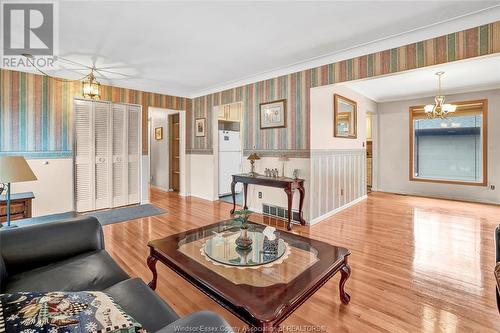 380 St. John Street, Windsor, ON - Indoor Photo Showing Living Room