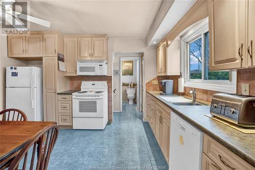 380 St. John Street, Windsor, ON - Indoor Photo Showing Kitchen