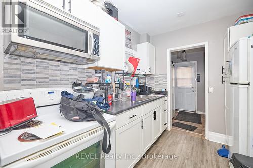 41 Albert Street, Welland, ON - Indoor Photo Showing Kitchen