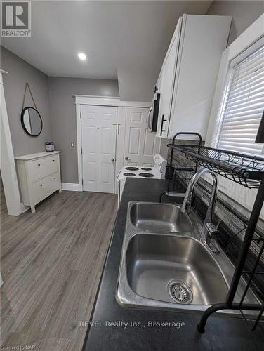 41 Albert Street, Welland, ON - Indoor Photo Showing Kitchen With Double Sink