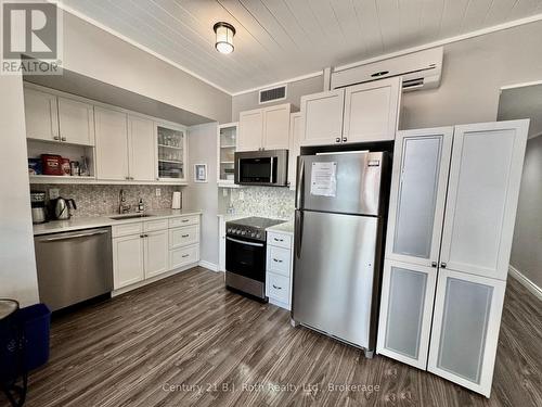 5231 Signature Grandview Drive, Huntsville (Chaffey), ON - Indoor Photo Showing Kitchen