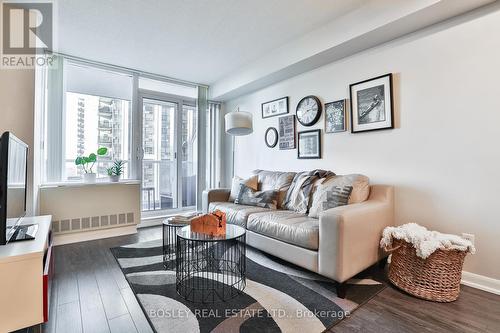 1705 - 4978 Yonge Street, Toronto, ON - Indoor Photo Showing Living Room