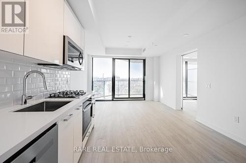 1101 - 195 Mccaul Street, Toronto, ON - Indoor Photo Showing Kitchen With Upgraded Kitchen