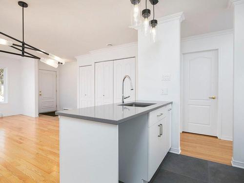 Kitchen - 4022 14E Rue, Laval (Laval-Ouest), QC - Indoor Photo Showing Kitchen With Upgraded Kitchen