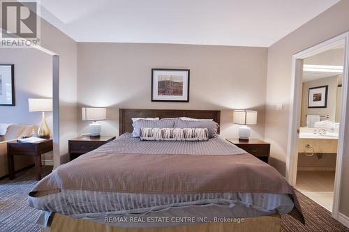 2227 - 90 Highland Drive, Oro-Medonte, ON - Indoor Photo Showing Bedroom