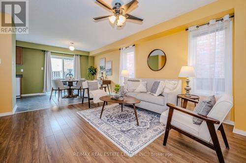 37 Hollingsworth Circle, Brampton, ON - Indoor Photo Showing Living Room