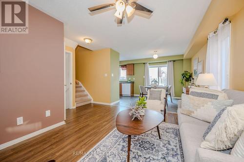 37 Hollingsworth Circle, Brampton, ON - Indoor Photo Showing Living Room