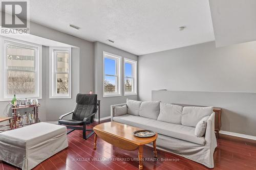 225 - 760 Lawrence Avenue W, Toronto, ON - Indoor Photo Showing Living Room