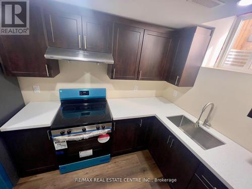 131 Coastline Drive, Brampton, ON - Indoor Photo Showing Kitchen