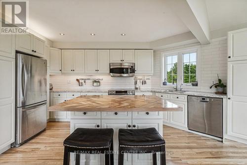 12431 Dublin Line, Halton Hills, ON - Indoor Photo Showing Kitchen