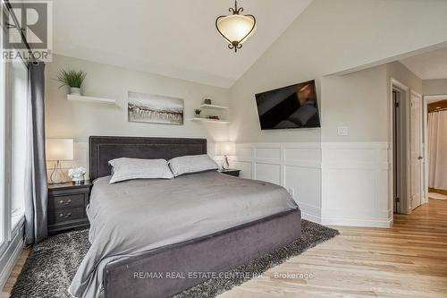 12431 Dublin Line, Halton Hills, ON - Indoor Photo Showing Bedroom