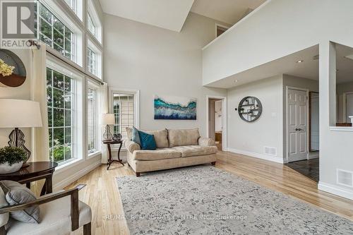 12431 Dublin Line, Halton Hills, ON - Indoor Photo Showing Living Room