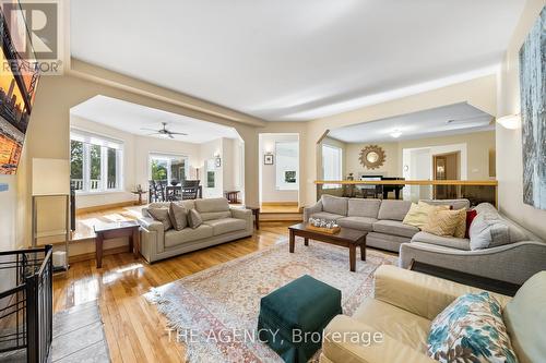 335 River Oak Place, Waterloo, ON - Indoor Photo Showing Living Room