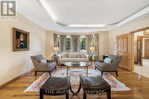 335 River Oak Place, Waterloo, ON - Indoor Photo Showing Living Room