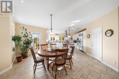 335 River Oak Place, Waterloo, ON - Indoor Photo Showing Dining Room