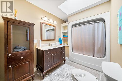 335 River Oak Place, Waterloo, ON - Indoor Photo Showing Bathroom