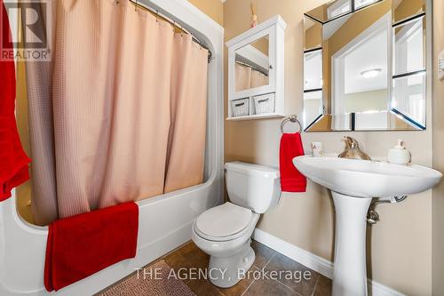 335 River Oak Place, Waterloo, ON - Indoor Photo Showing Bathroom