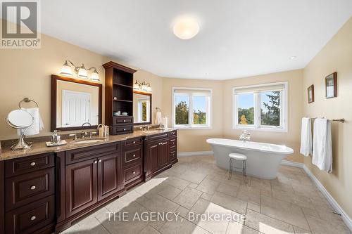 335 River Oak Place, Waterloo, ON - Indoor Photo Showing Bathroom