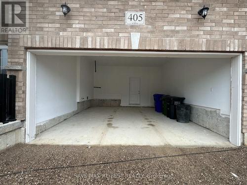 405 Russell Street, Southgate, ON - Indoor Photo Showing Garage