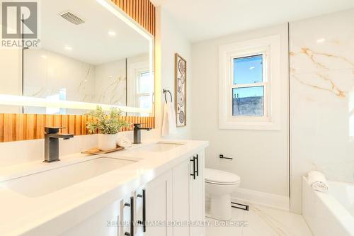 30 Angus Road, Hamilton, ON - Indoor Photo Showing Bathroom