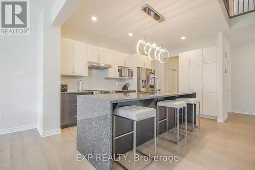 4559 Kelly Farm Drive, Ottawa, ON - Indoor Photo Showing Kitchen With Upgraded Kitchen