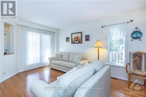 1654 Varennes Boulevard, Ottawa, ON - Indoor Photo Showing Living Room