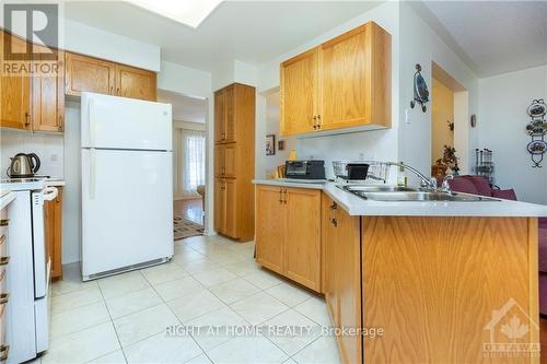 1654 Varennes Boulevard, Ottawa, ON - Indoor Photo Showing Kitchen With Double Sink