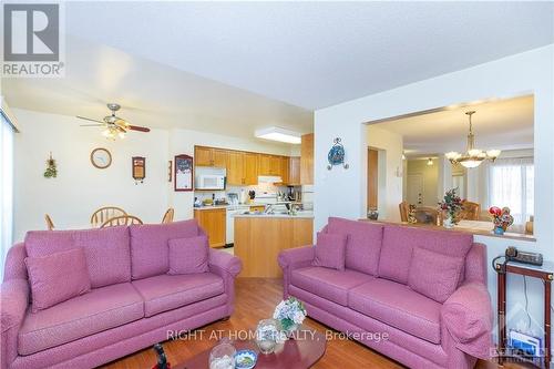 1654 Varennes Boulevard, Ottawa, ON - Indoor Photo Showing Living Room