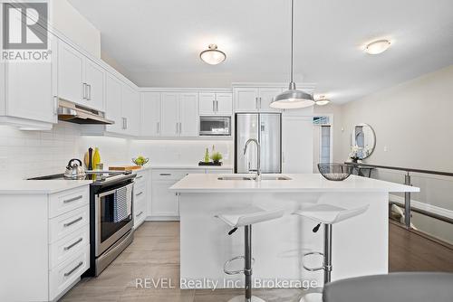 2 - 135 Borden Trail N, Welland, ON - Indoor Photo Showing Kitchen With Double Sink With Upgraded Kitchen