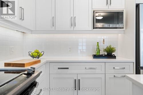 2 - 135 Borden Trail N, Welland, ON - Indoor Photo Showing Kitchen