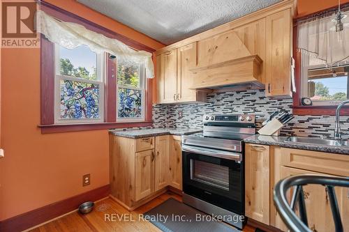 208 North Street N, Fort Erie, ON - Indoor Photo Showing Kitchen