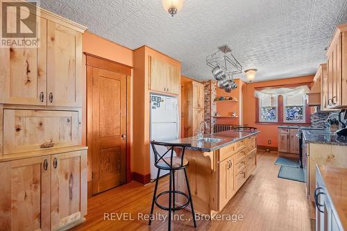 208 North Street N, Fort Erie, ON - Indoor Photo Showing Kitchen