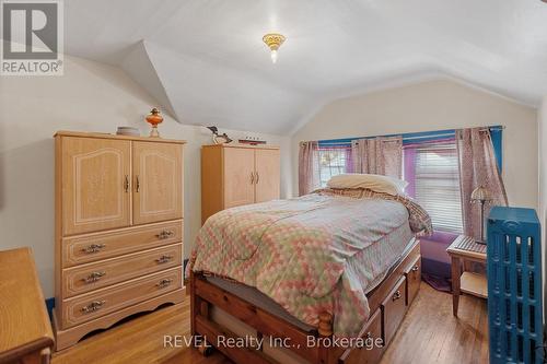 208 North Street N, Fort Erie, ON - Indoor Photo Showing Bedroom