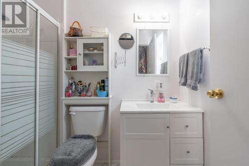 1103 8Th Street, Keremeos, BC - Indoor Photo Showing Bathroom