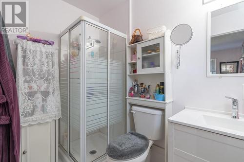 1103 8Th Street, Keremeos, BC - Indoor Photo Showing Bathroom