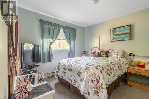 1103 8Th Street, Keremeos, BC - Indoor Photo Showing Bedroom