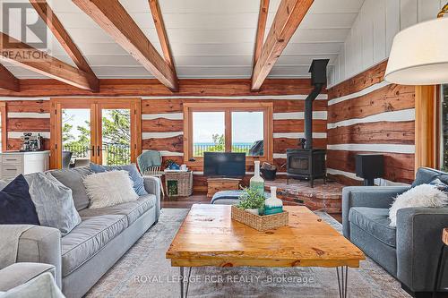 116 Lakeshore Road E, Blue Mountains (Blue Mountain Resort Area), ON - Indoor Photo Showing Living Room