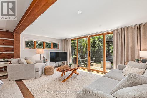 116 Lakeshore Road E, Blue Mountains (Blue Mountain Resort Area), ON - Indoor Photo Showing Living Room