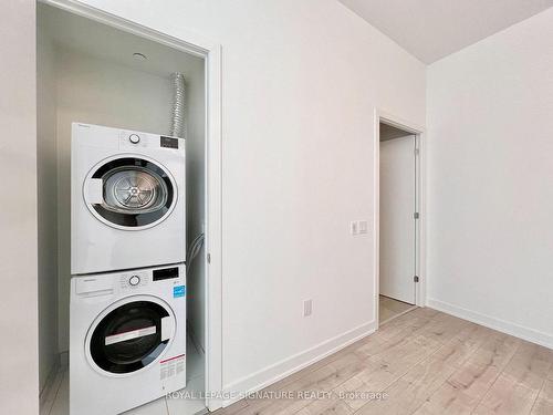 609-9 Tecumseth St, Toronto, ON - Indoor Photo Showing Laundry Room